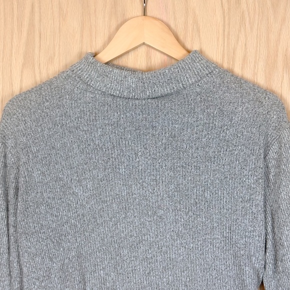 Olivia Rae Gray Ribbed Knit Turtleneck Cropped Sweater - Picture 6 of 7
